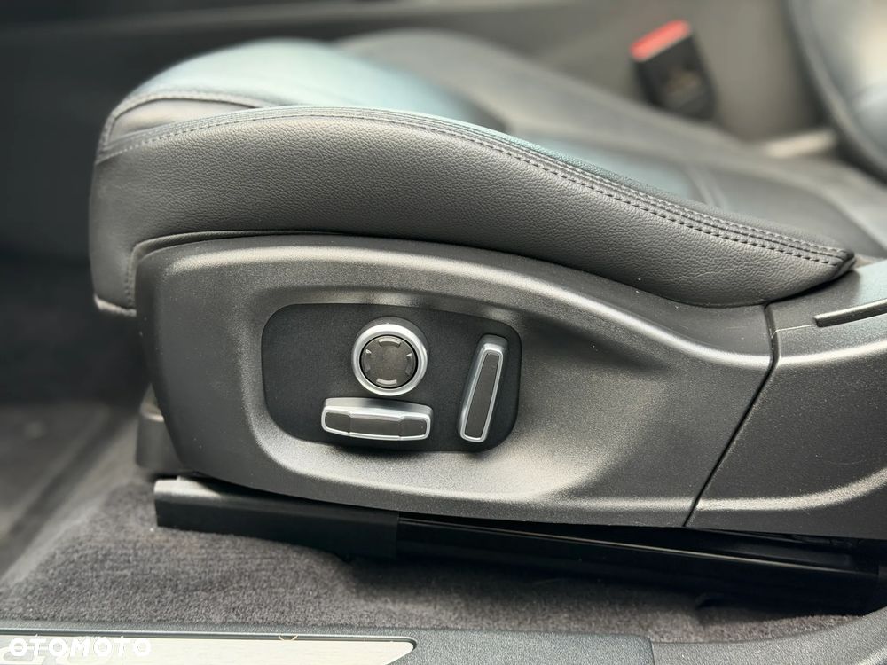 Jaguar E-Pace 1.5 P160 mHEV SE - 14