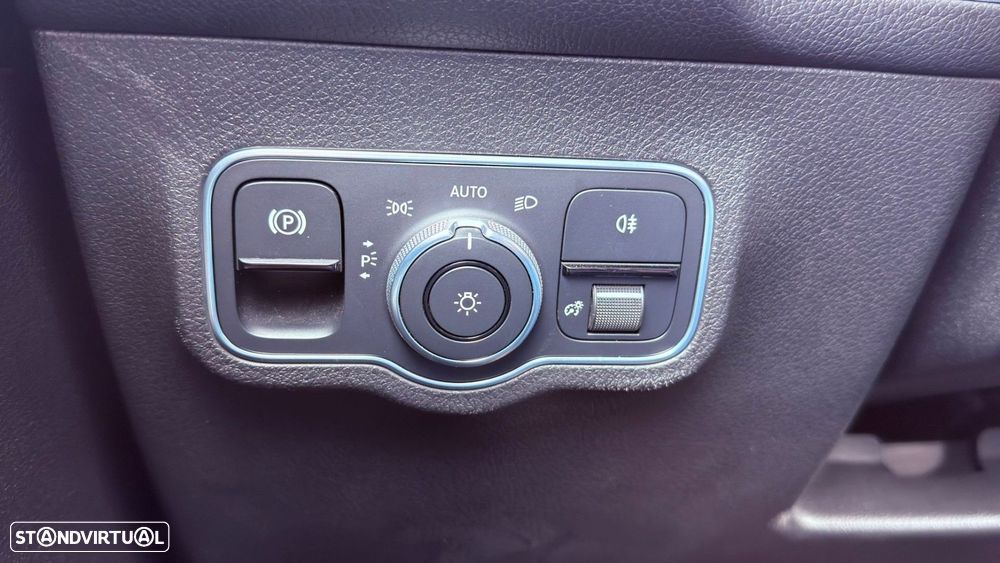 Mercedes-Benz GLB 180 d Progressive — fotografia 11