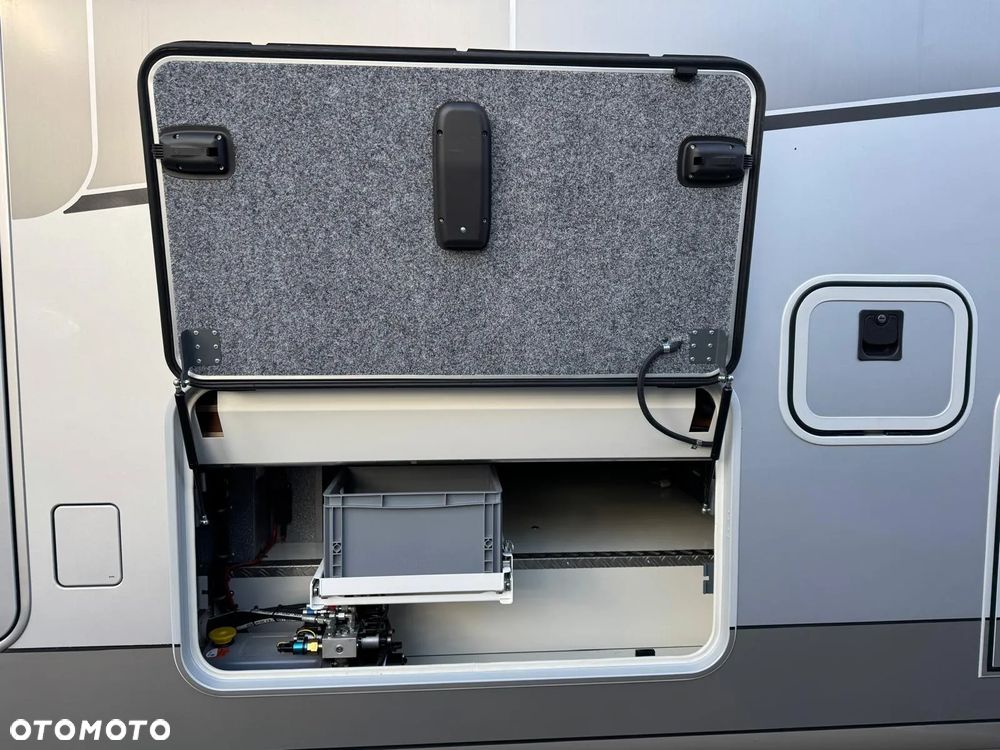 Carthago Liner for Two Iveco I 53L - 5