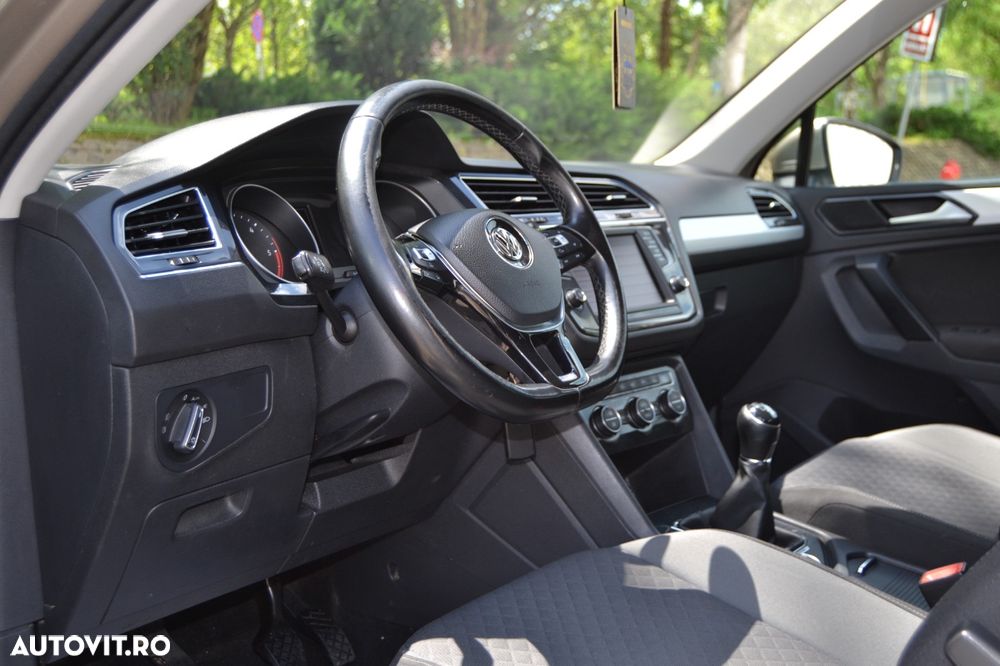 Volkswagen Tiguan 2.0 TDI 4Mot Comfortline - 9