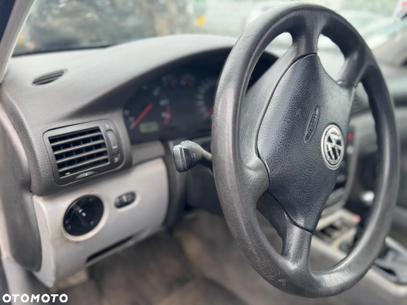 Volkswagen Passat B5 1998 poj. 1.6 benzyna 101 KM - NA CZĘŚCI - 3