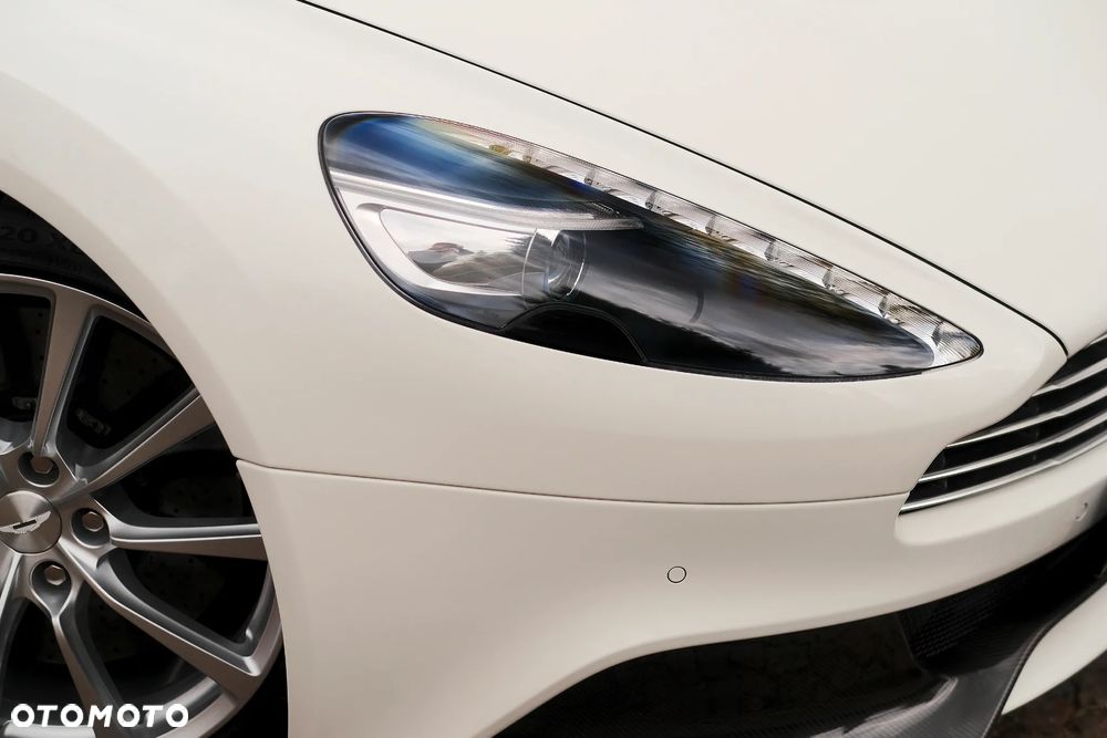 Aston Martin Vanquish - 9