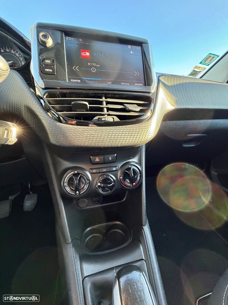 Peugeot 208 1.2 PureTech Style - 9