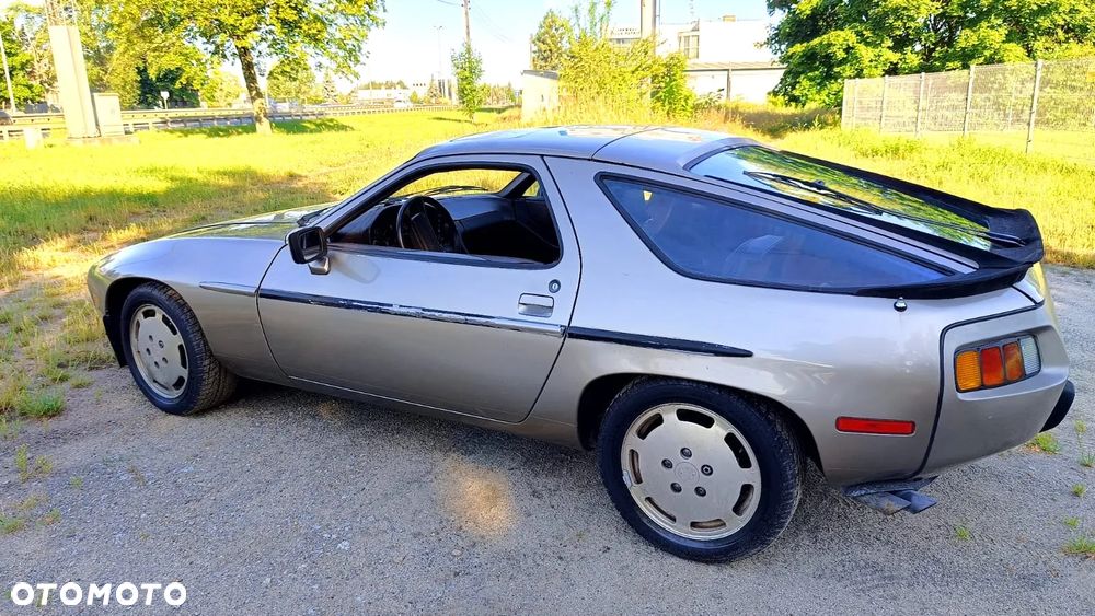 Porsche 928 - 8