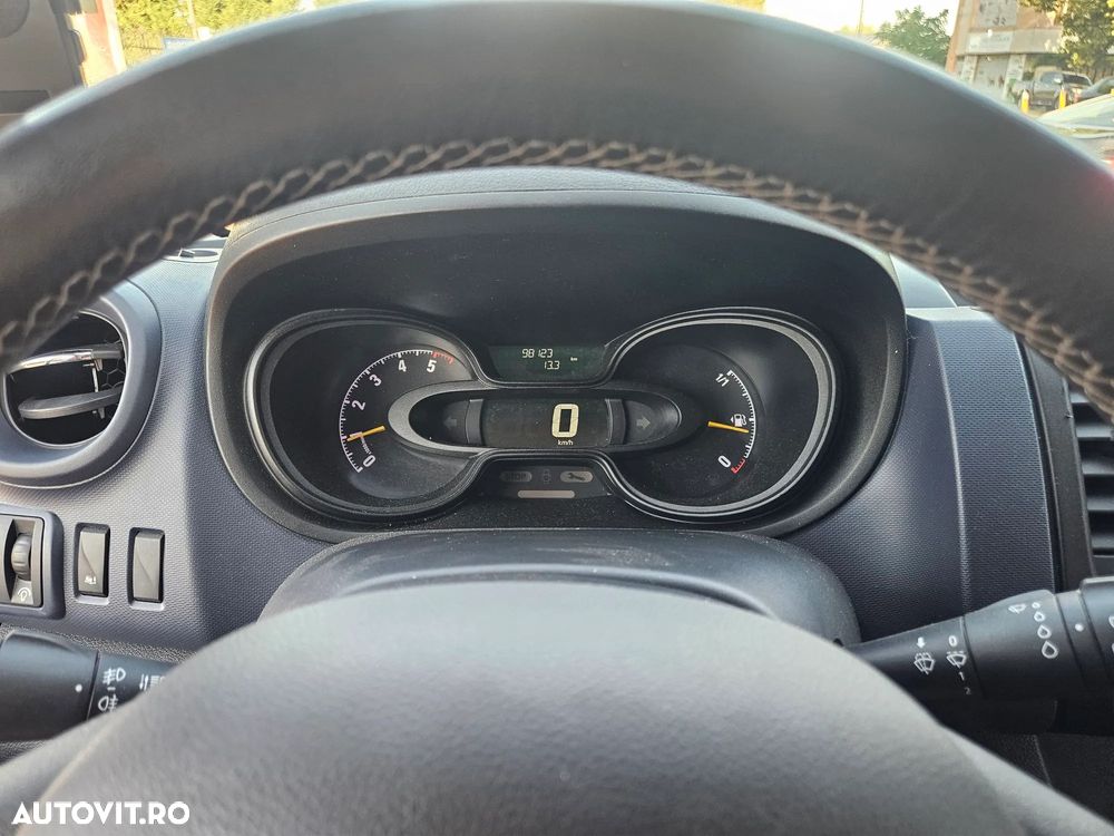 Opel Vivaro - 8