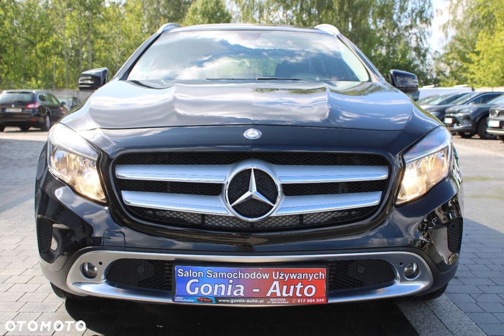 Mercedes-Benz GLA - 12