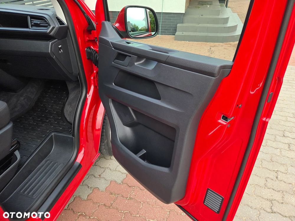 Volkswagen Multivan - 23