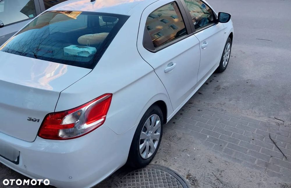 Peugeot 301 1.2 Pure Tech Active - 2