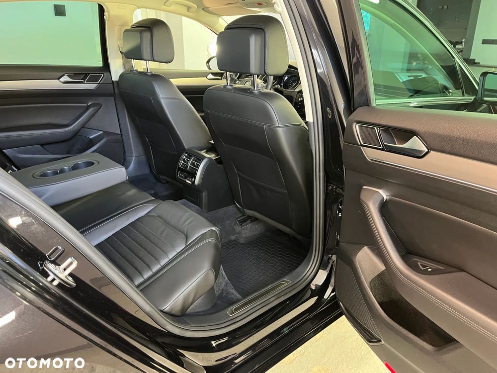Volkswagen Passat 2.0 TSI 4Mot Highline DSG - 23