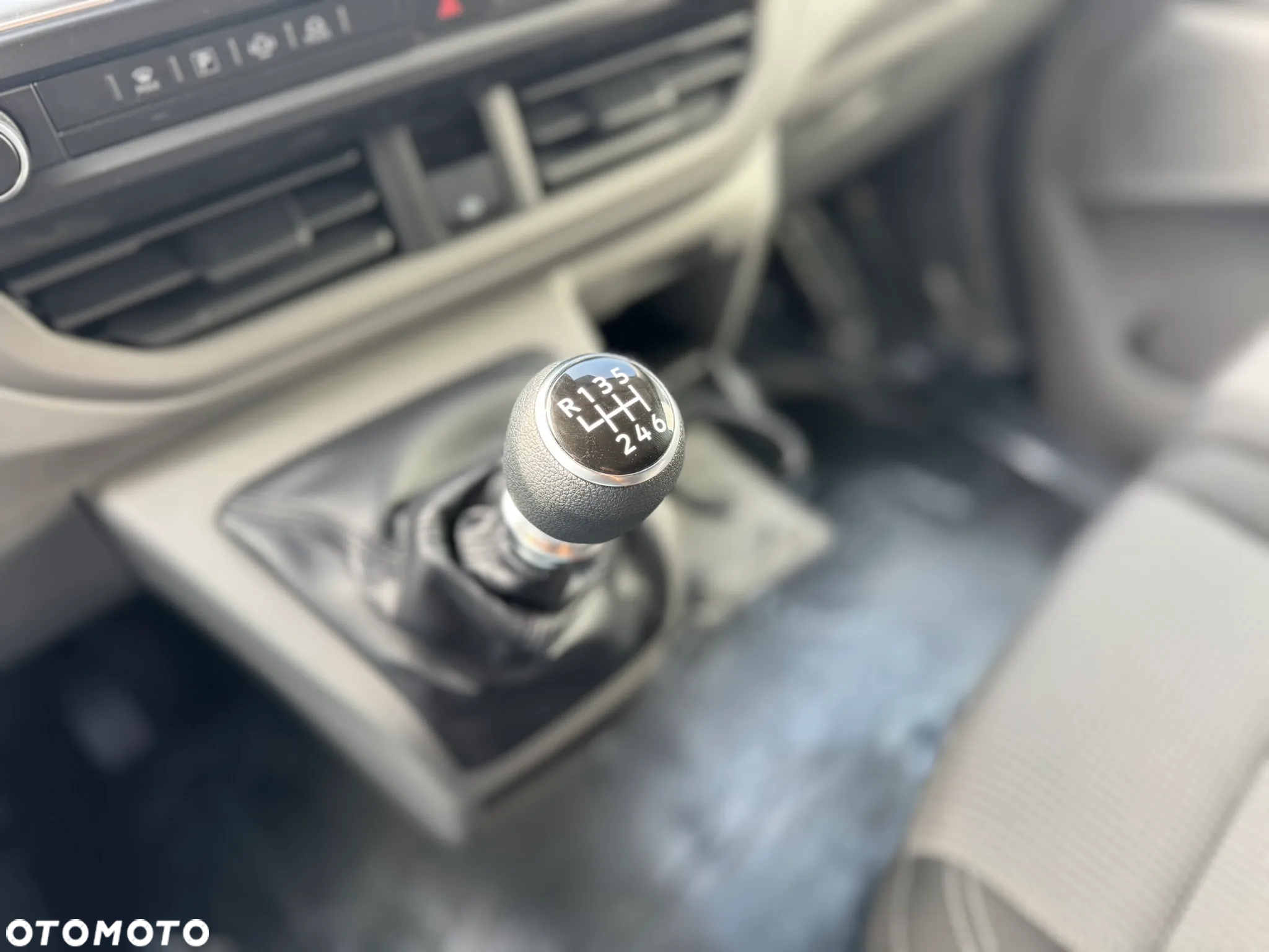 Volkswagen Nowy Transporter - 21