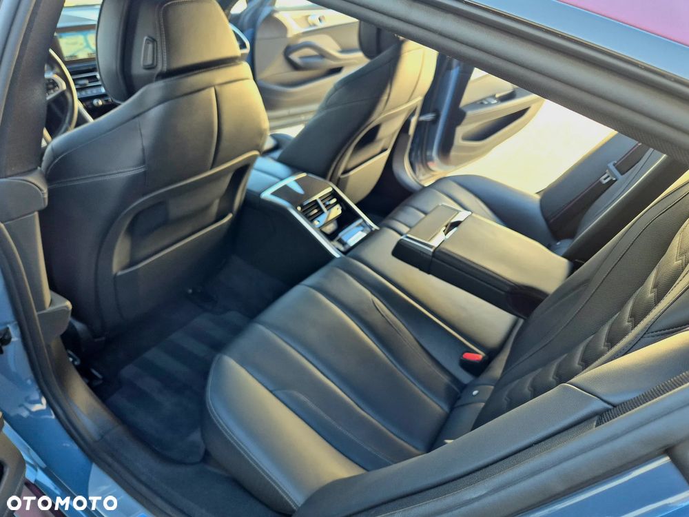 BMW Seria 8 840i - 24
