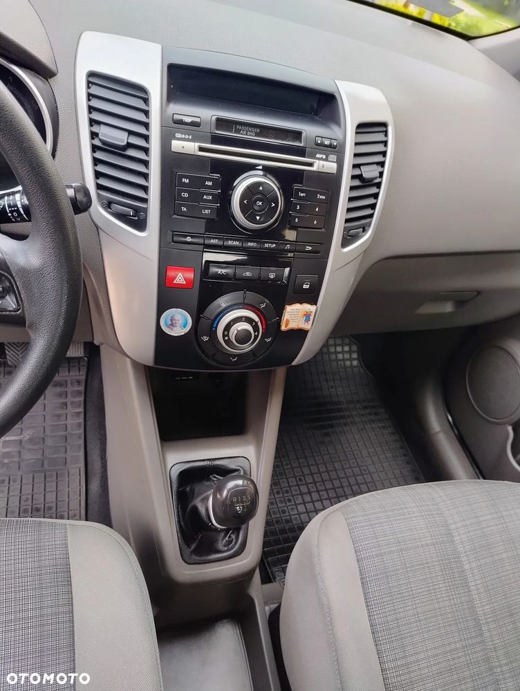 Kia Venga - 8