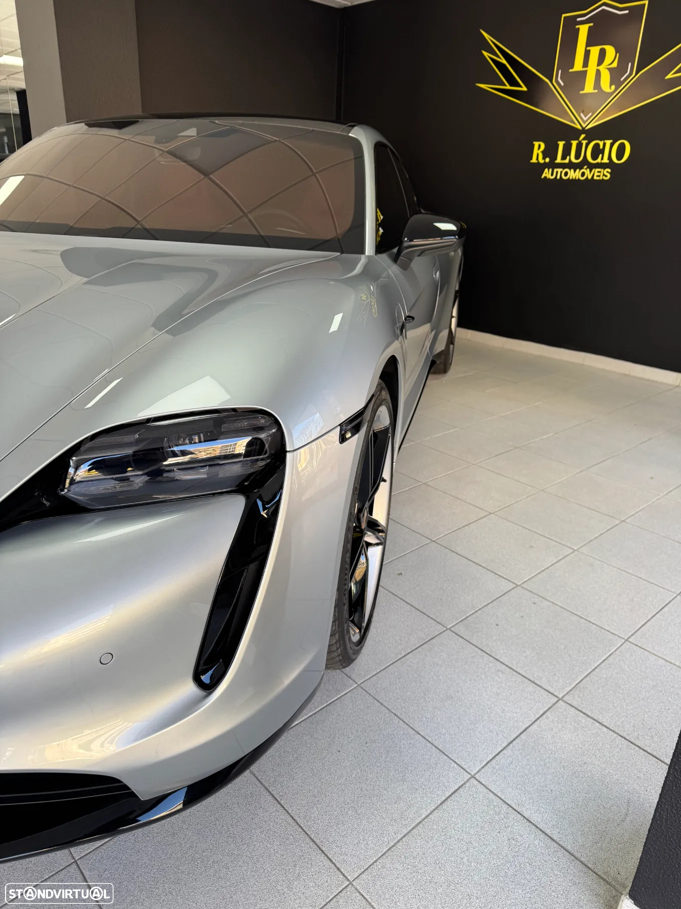 Porsche Taycan 4S - 10