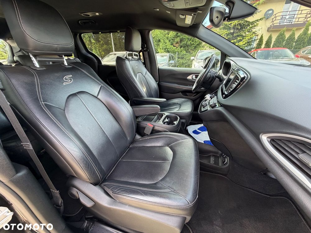 Chrysler Pacifica - 38