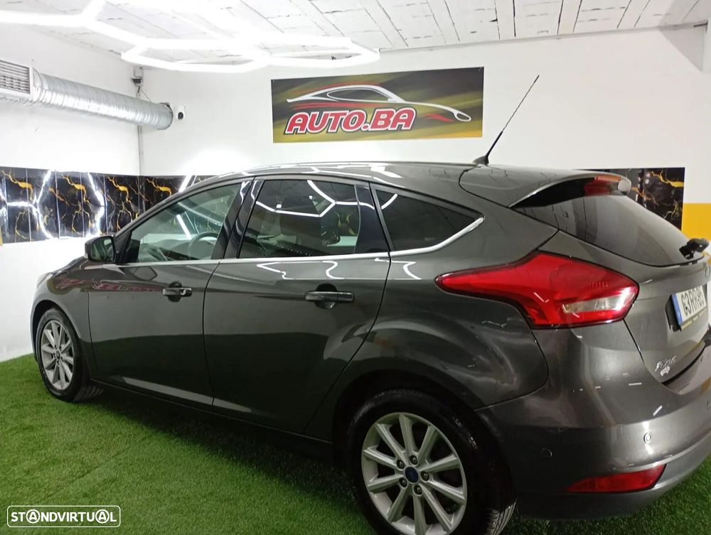 Ford Focus - 33