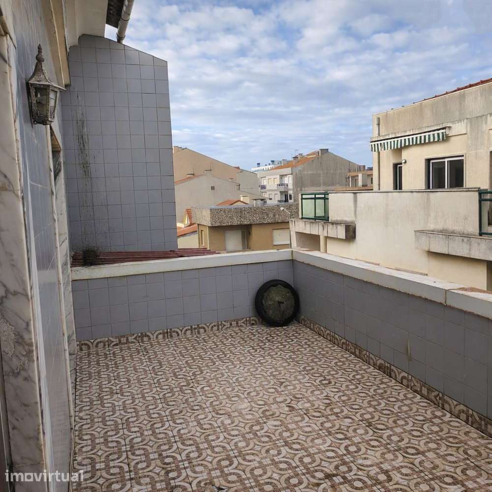 Apartamento T2 com terraço, varanda e 3 casas de banho - Grande imagem: 5/43