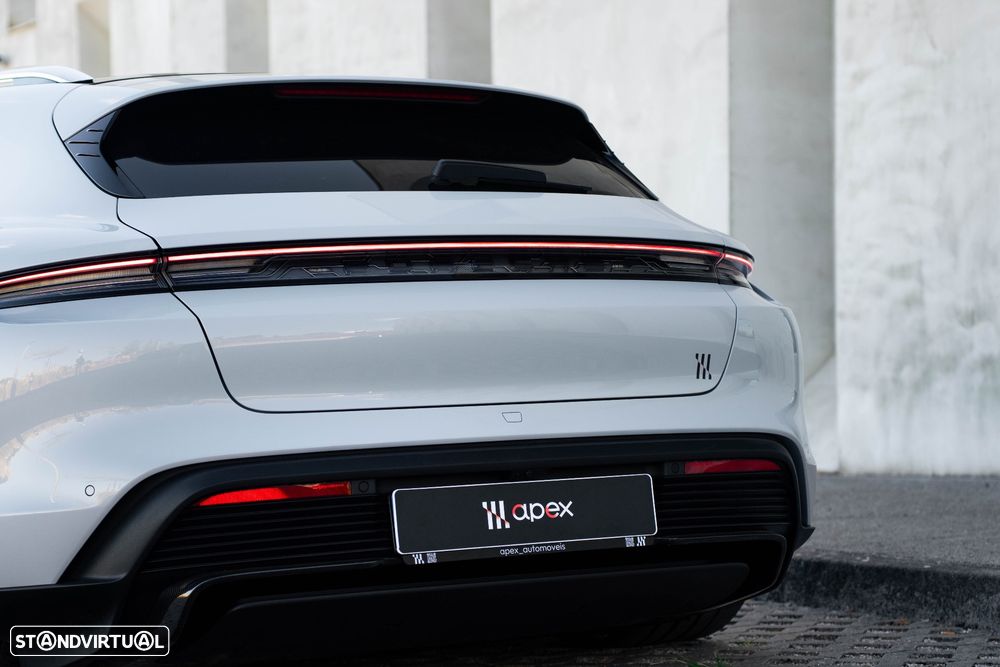 Porsche Taycan Sport Turismo Turbo S - 12