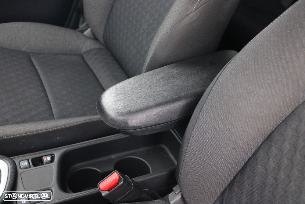 Toyota Yaris 1.5 HDF Comfort - 23