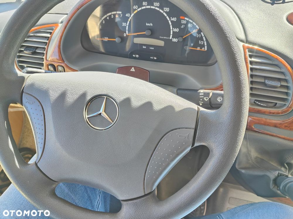 Mercedes-Benz Galaxy Pilote - 27