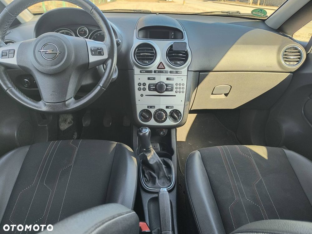 Opel Corsa 1.4 16V 150 Jahre - 15