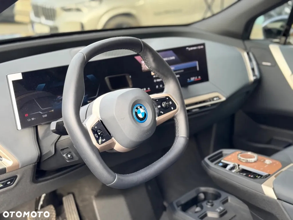 BMW iX - 6