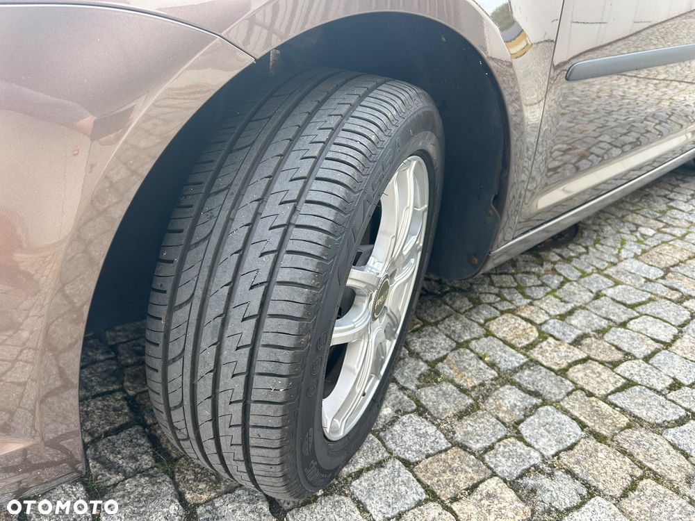 Volkswagen Touran 1.6 TDI DPF BlueMotion Technology DSG Highline - 20