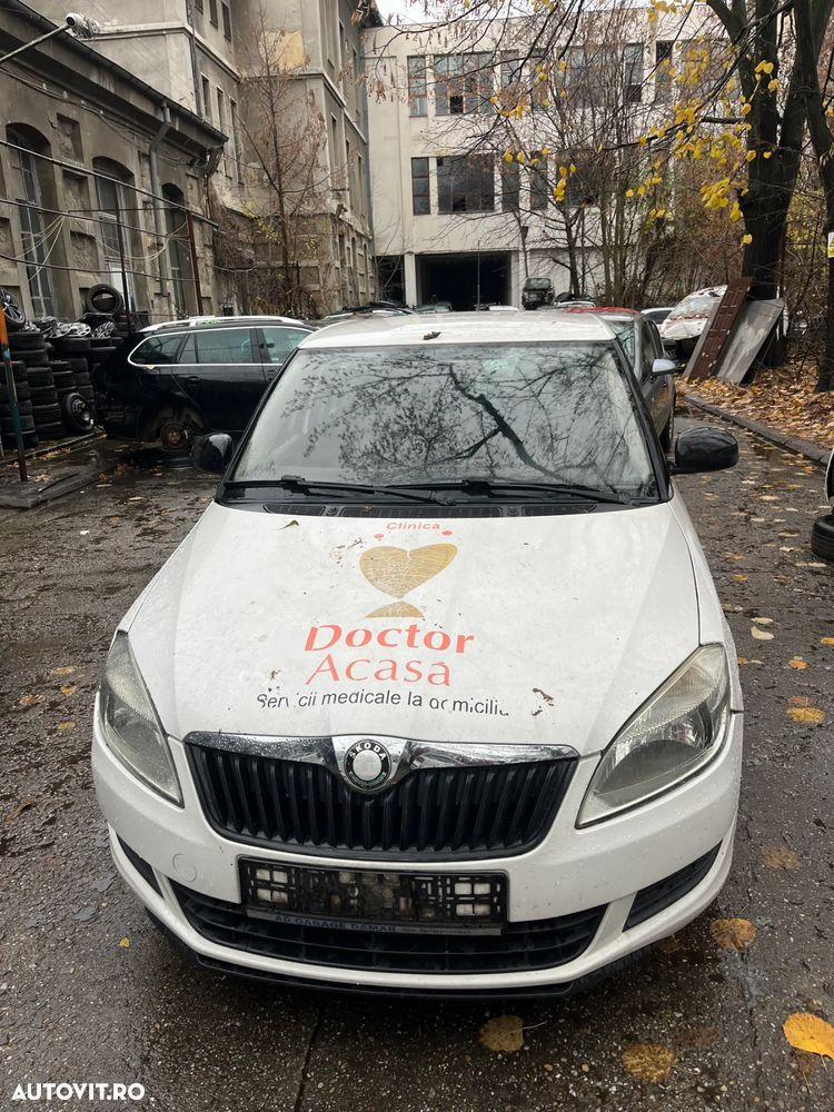 Dezmembrez Skoda Fabia 2 facelift alb 2011 benzina - 7