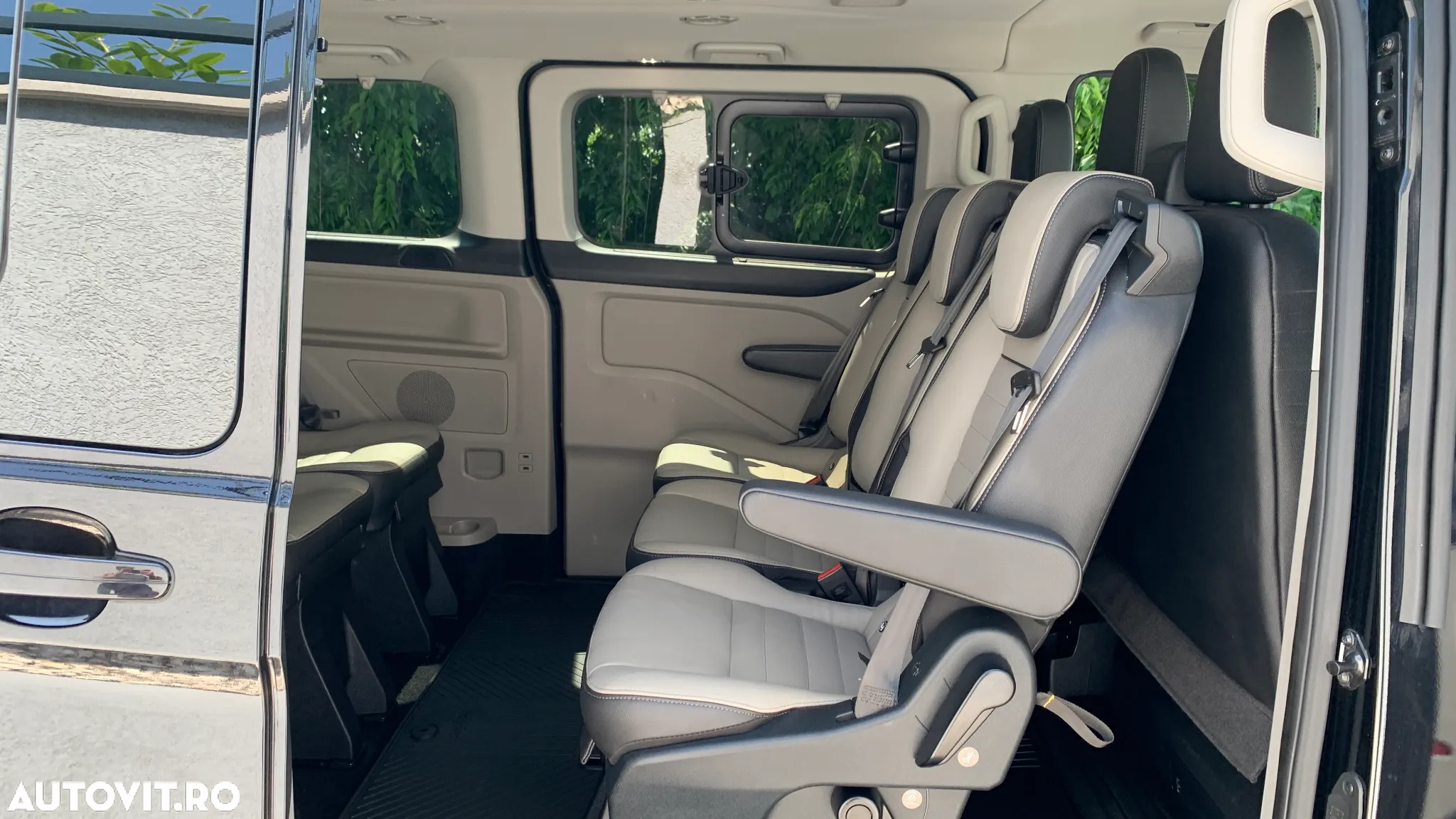Ford Tourneo Custom Bus 320 2.0 EcoBlue 150 CP L1H1 Titanium - 11