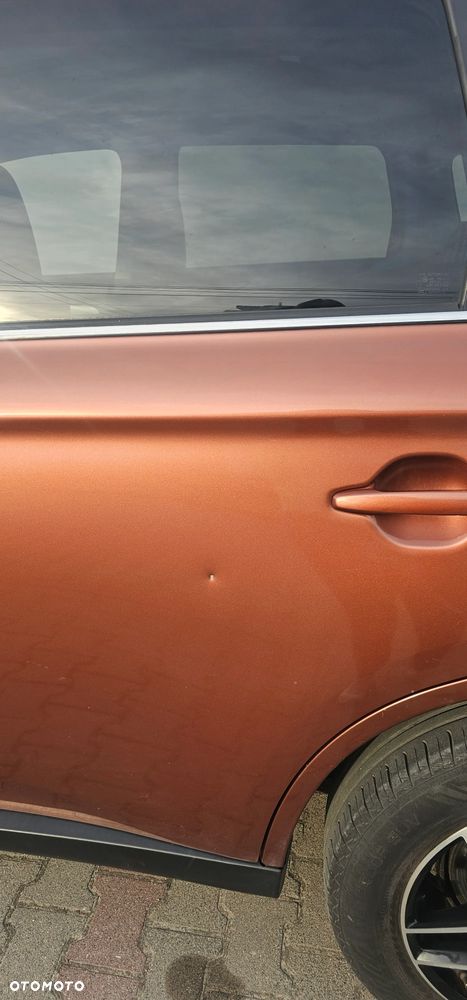 Mitsubishi Outlander 2.2 DID Intense + - 24