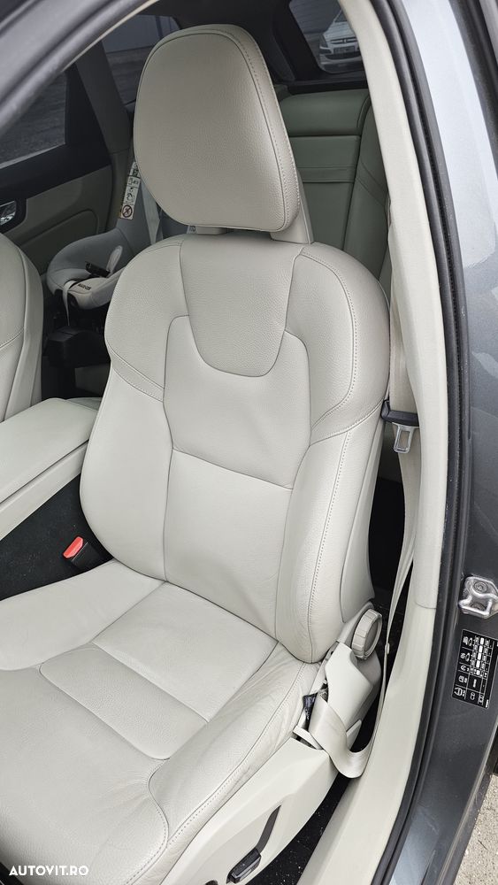 Volvo XC 60 D4 Momentum Pro - 4