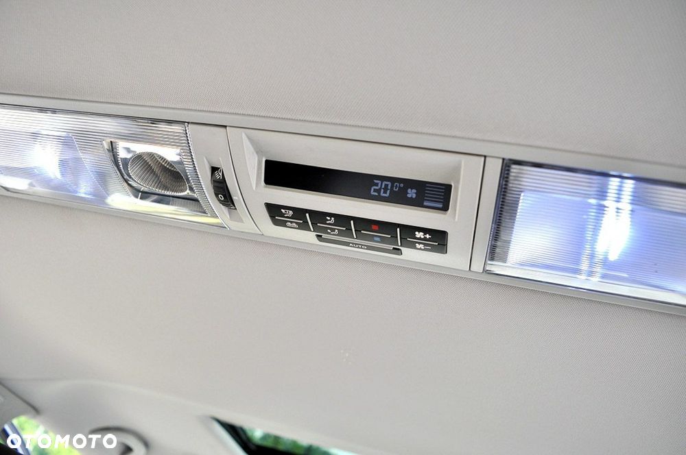 Volkswagen Multivan - 22