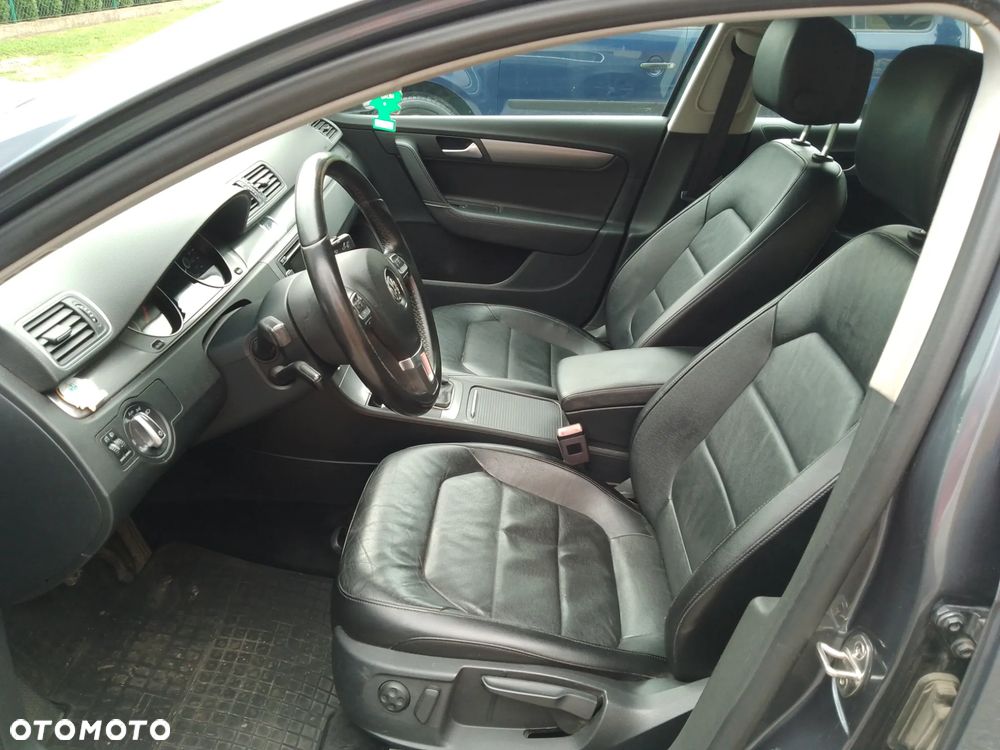 Volkswagen Passat 1.6 TDI DPF BlueMot Highline - 9
