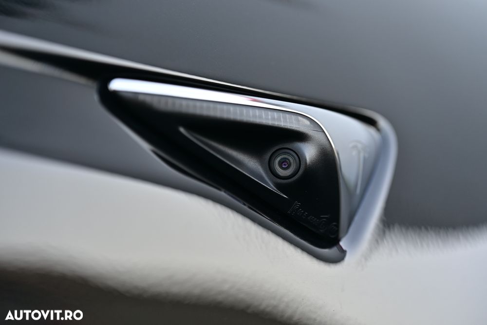 Tesla Model S - 28