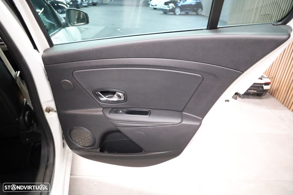 Renault Mégane Sport Tourer ENERGY dCi 130 BOSE EDITION - 23