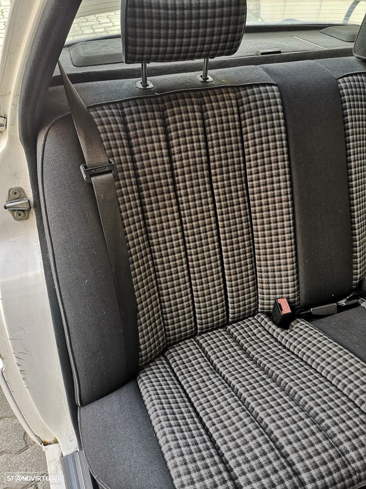 Mercedes-Benz W201 (1982-1993) 190 D 2.0 - 12