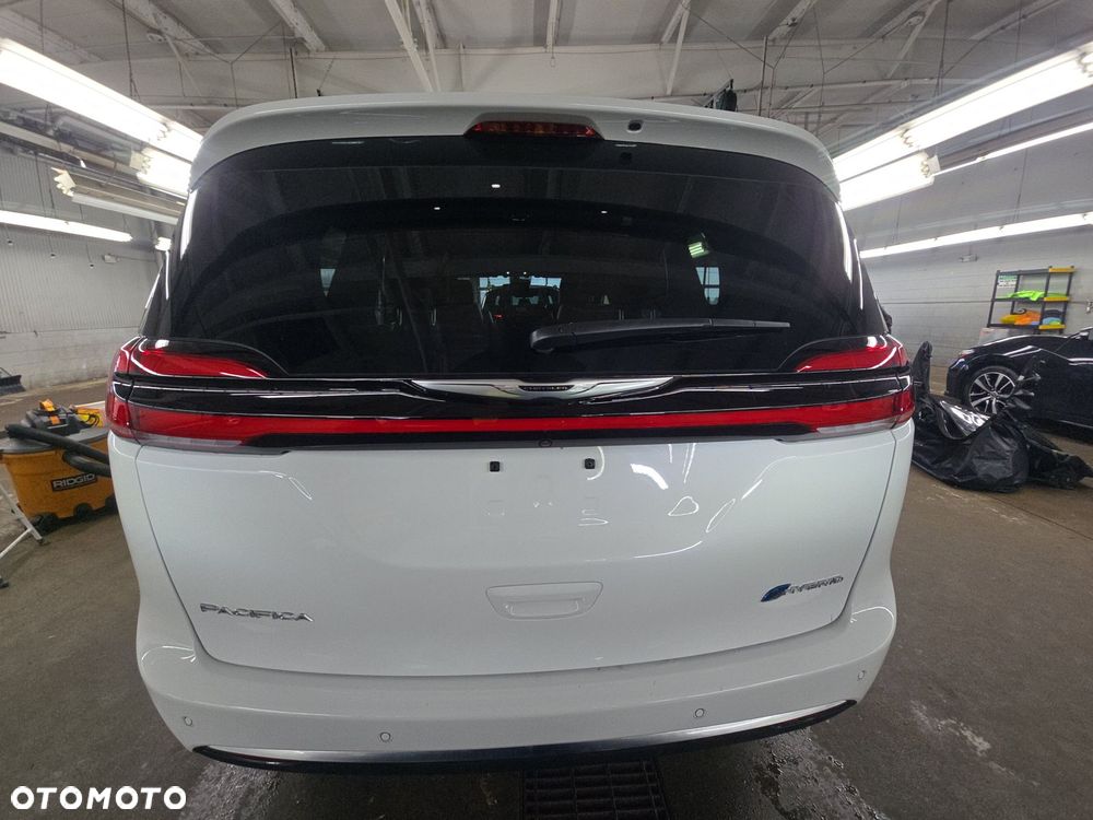 Chrysler Pacifica - 6