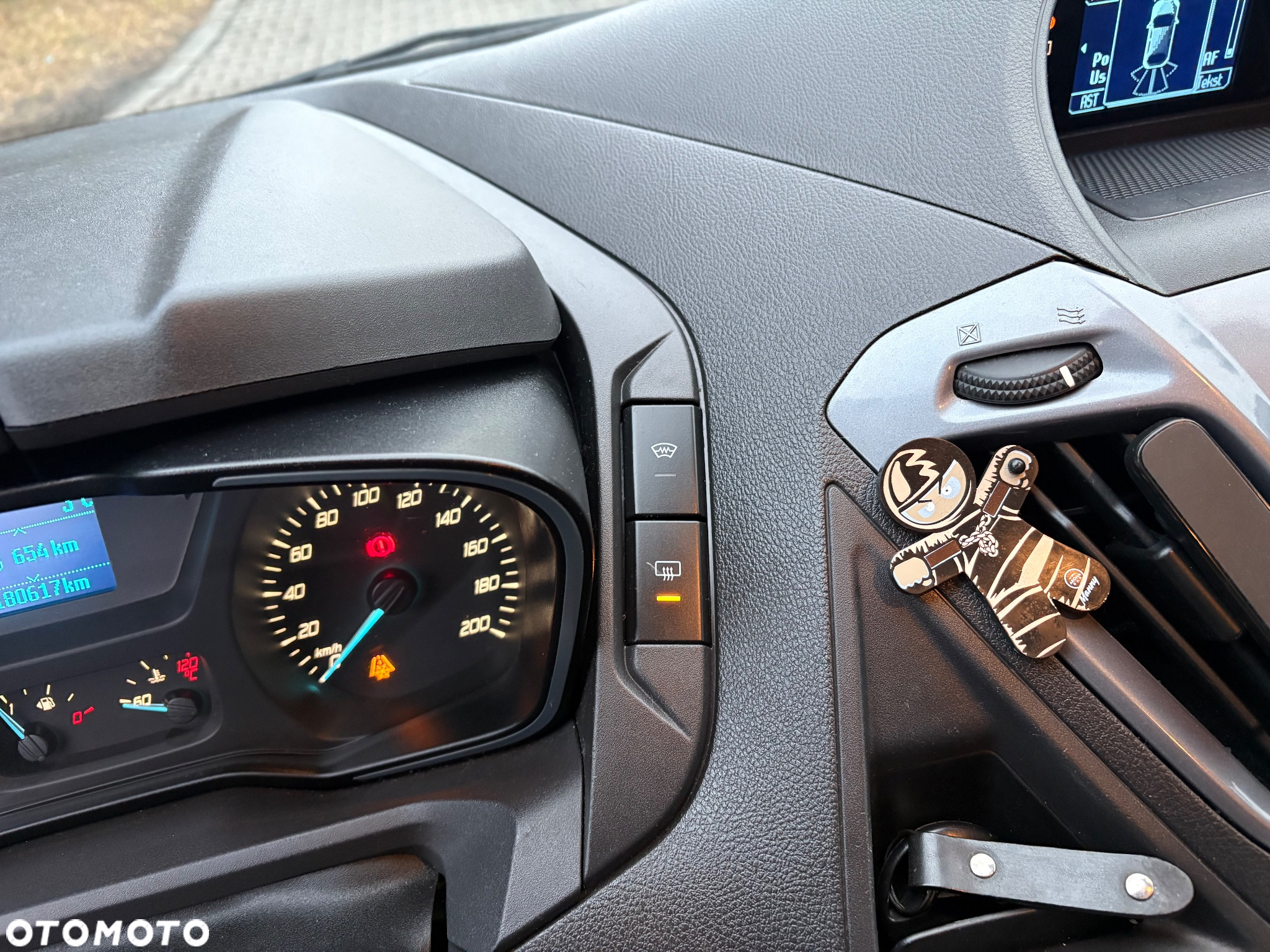 Ford Tourneo Custom - 19