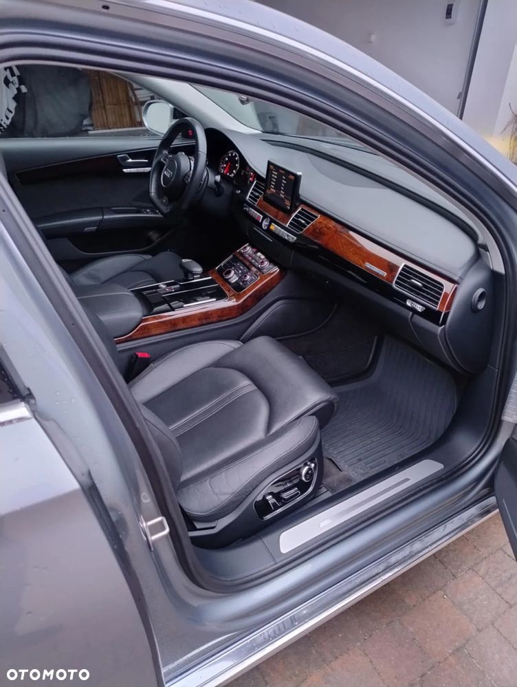 Audi A8 - 8