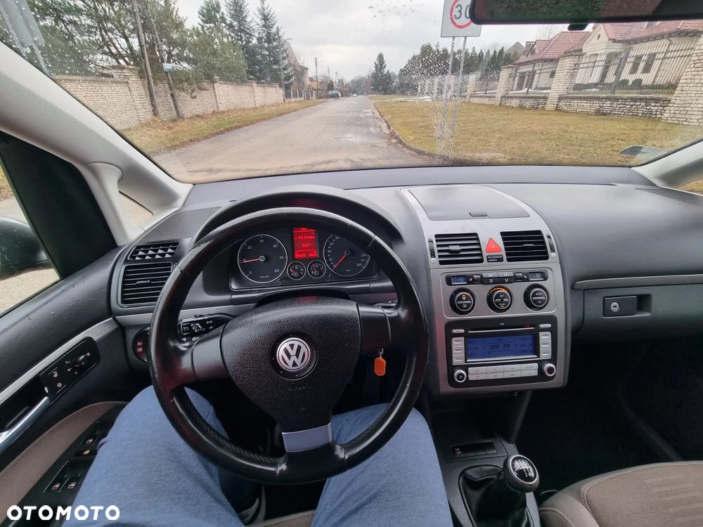 Volkswagen Touran 2.0 TDI Highline - 26