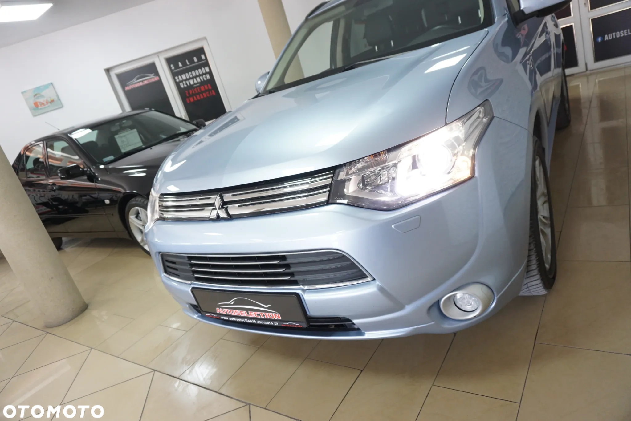 Mitsubishi Outlander 2.0 4WD Plug-In Hybrid Plus - 9