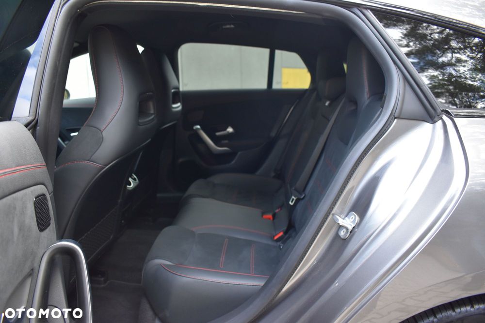 Mercedes-Benz CLA 200 7G-DCT AMG Line Advanced Plus - 26