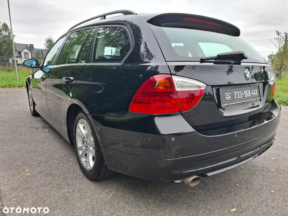 BMW Seria 3 318i Touring - 4