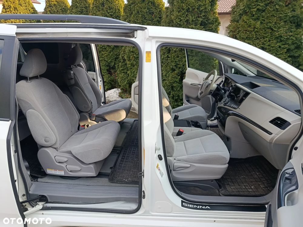 Toyota Sienna 3.5 V6 SE - 12