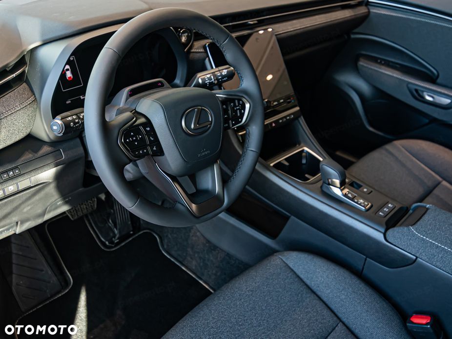 Lexus LBX - 8