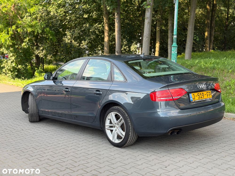 Audi A4 Limousine - 16