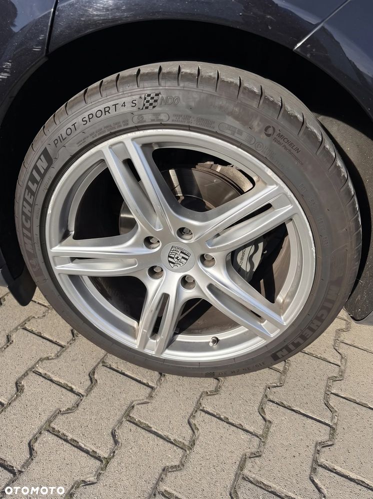 Porsche Panamera - 25
