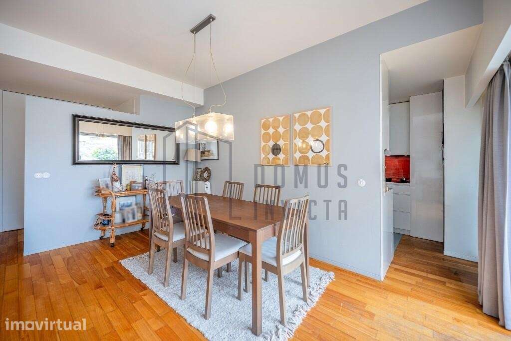 T2 remodelado com duas varandas e lugar de garagem | Zona da Boavista - Grande imagem: 5/35
