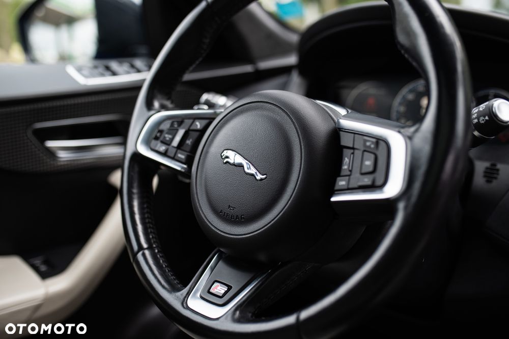 Jaguar F-Pace 3.0 TDV6 AWD R-Sport - 35