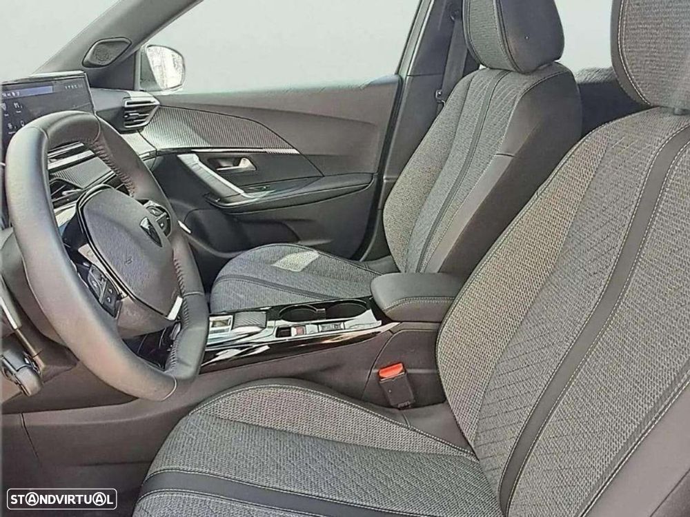 Peugeot 2008 1.2 PureTech Allure EAT8 - 10