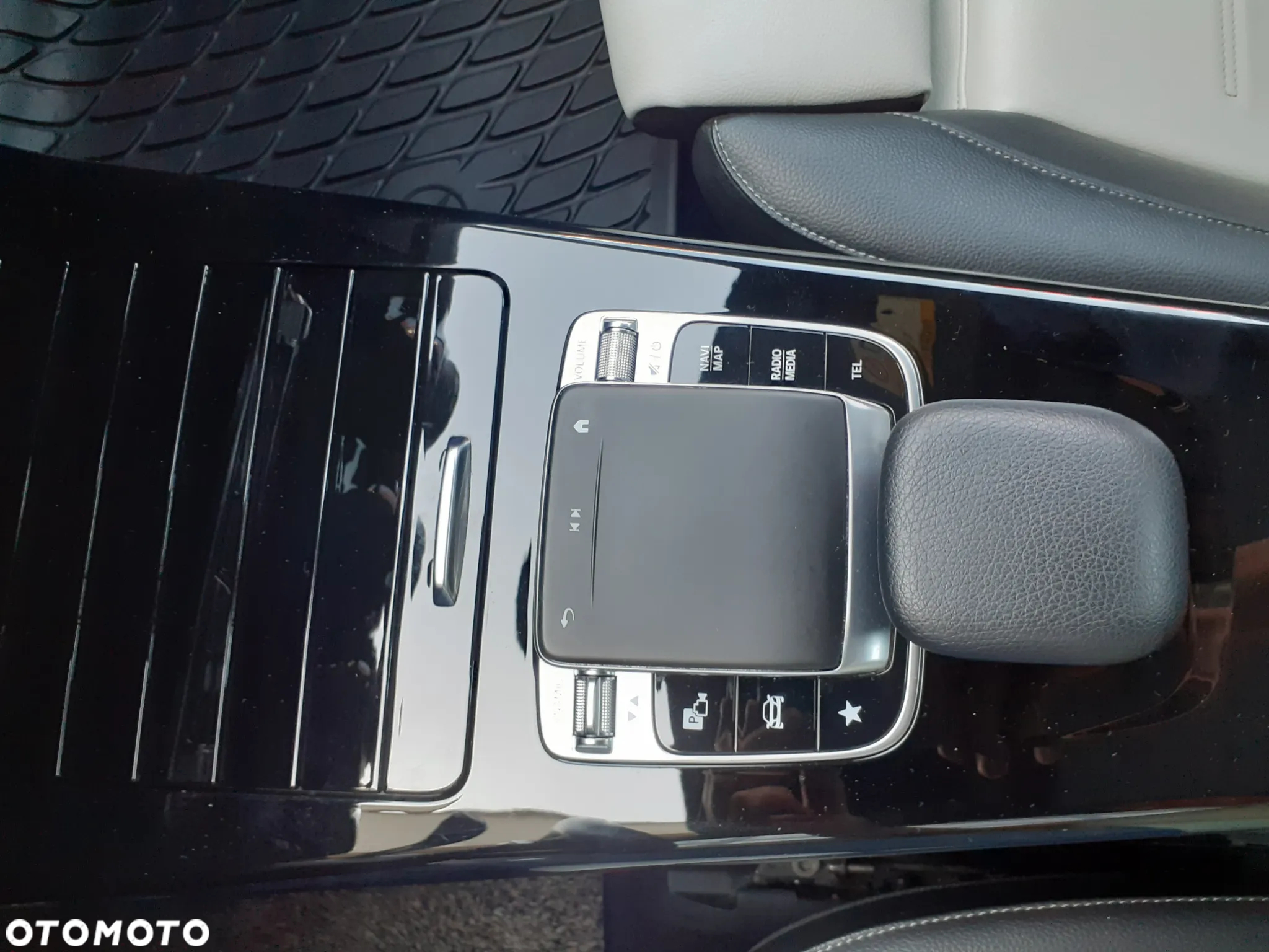 Mercedes-Benz CLA 220 4-Matic AMG Line 7G-DCT - 23
